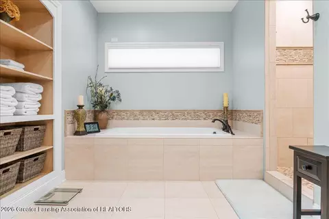 Bath - 410 W Spring Meadows Ln, Dewitt, MI 48820 photo 1 of 4