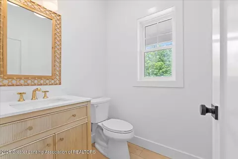 Bath - 2531 Fedewood, Dewitt, MI 48820 photo 2 of 3
