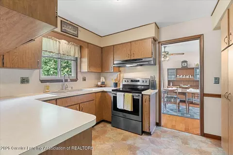 Kitchen - 1220 Sandhill Dr, Dewitt, MI 48820 photo 2 of 3