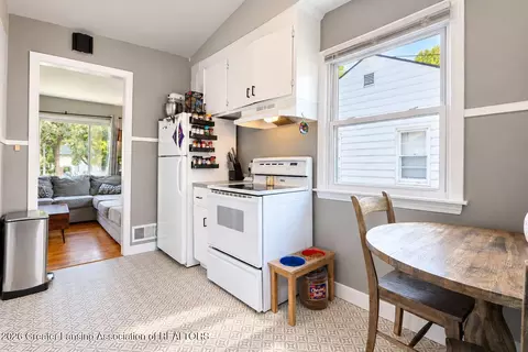 Kitchen - 737 E Cavanaugh Rd, Lansing, MI 48910 photo 5 of 5