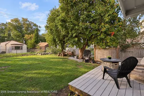 Exterior - 737 E Cavanaugh Rd, Lansing, MI 48910 photo 2 of 4