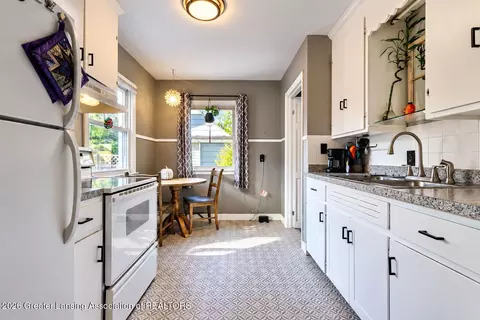 Kitchen - 737 E Cavanaugh Rd, Lansing, MI 48910 photo 1 of 5