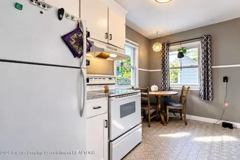 Kitchen - 737 E Cavanaugh Rd, Lansing, MI 48910 photo 2 of 5