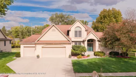 701 Drahner Dr, Eaton Rapids, MI 48827