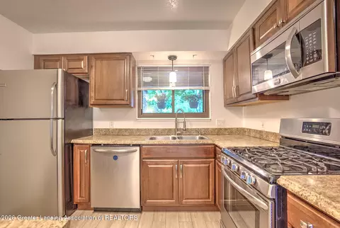 Kitchen - 5411 Maple Ridge Rd #74, Haslett, MI 48840 photo 2 of 4