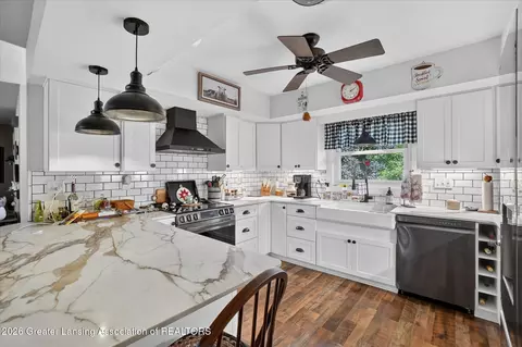 Kitchen - 13142 S Tallman Rd, Eagle, MI 48822 photo 2 of 5