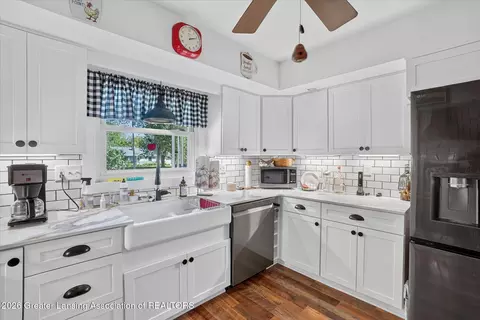 Kitchen - 13142 S Tallman Rd, Eagle, MI 48822 photo 5 of 5