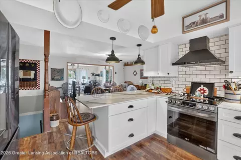 Kitchen - 13142 S Tallman Rd, Eagle, MI 48822 photo 4 of 5