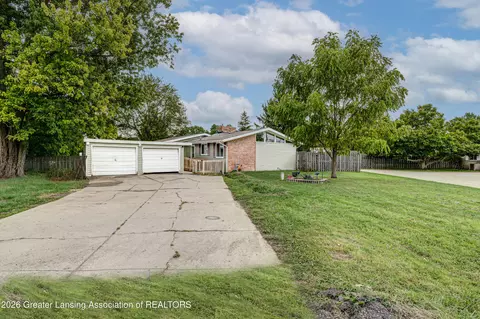 1095 Carlisle Hwy, Charlotte, MI 48813