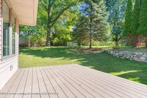 Exterior - 519 Looking Glass Glen Dr, Dewitt, MI 48820 photo 4 of 10