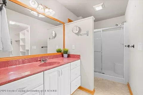 Bath - 519 Looking Glass Glen Dr, Dewitt, MI 48820 photo 2 of 2