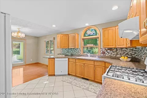 Kitchen - 519 Looking Glass Glen Dr, Dewitt, MI 48820 photo 1 of 4