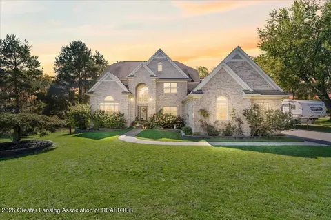 6149 Old River Trl, Lansing, MI 48917
