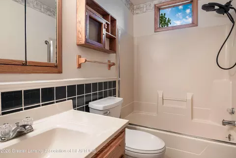 Bath - 412 Lake St, Bellevue, MI 49021 photo 1 of 2