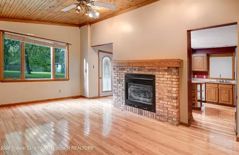 Living - 412 Lake St, Bellevue, MI 49021 photo 2 of 3