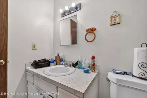 Bath - 4400 Chadburne Dr, Lansing, MI 48911 photo 2 of 4