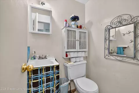 Bath - 4400 Chadburne Dr, Lansing, MI 48911 photo 3 of 4