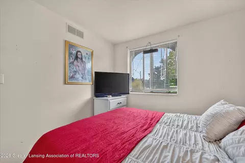 Bedroom - 4400 Chadburne Dr, Lansing, MI 48911 photo 6 of 8