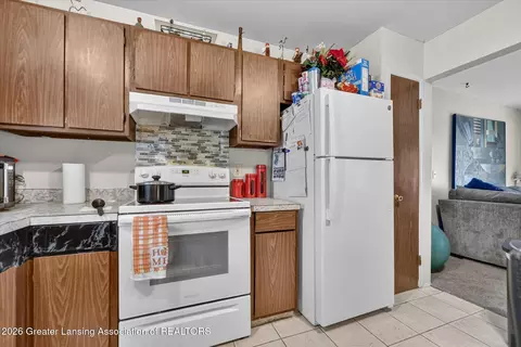 Kitchen - 4400 Chadburne Dr, Lansing, MI 48911 photo 4 of 4