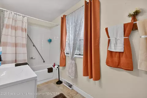 Bath - 4400 Chadburne Dr, Lansing, MI 48911 photo 4 of 4