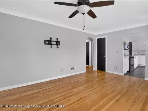 Living - 441 N Roessler St, Monroe, MI 48162 photo 5 of 6