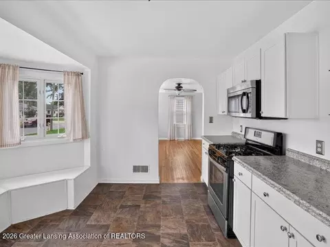 Entry Way - 441 N Roessler St, Monroe, MI 48162 photo 3 of 4