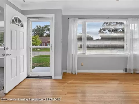 Entry Way - 441 N Roessler St, Monroe, MI 48162 photo 1 of 4