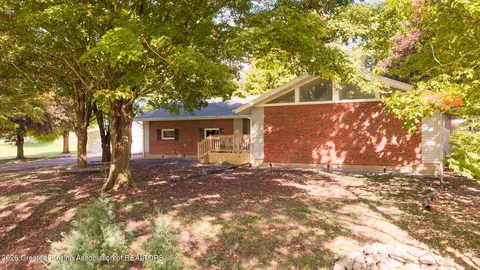 Exterior - 125 E Howell Rd, Mason, MI 48854 photo 1 of 4