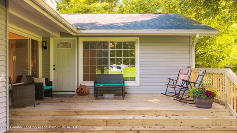 Exterior - 125 E Howell Rd, Mason, MI 48854 photo 2 of 4