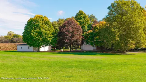 Exterior - 125 E Howell Rd, Mason, MI 48854 photo 3 of 4