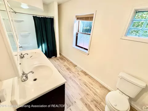 Bath - 6510 Creyts Rd, Dimondale, MI 48821 photo 1 of 3