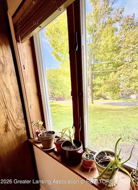 Entry Way - 6510 Creyts Rd, Dimondale, MI 48821 photo 5 of 6