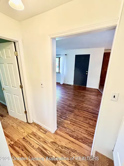 Entry Way - 6510 Creyts Rd, Dimondale, MI 48821 photo 3 of 6