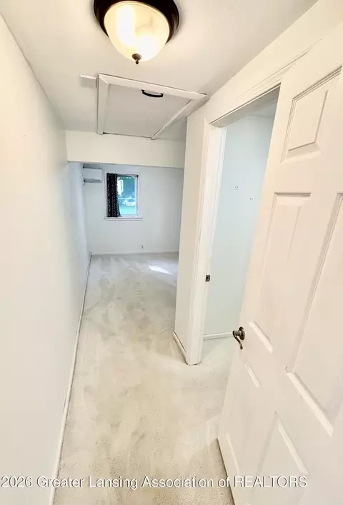 Entry Way - 6510 Creyts Rd, Dimondale, MI 48821 photo 4 of 6