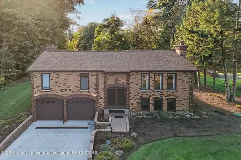 3874 Roland Dr, Eaton Rapids, MI 48827