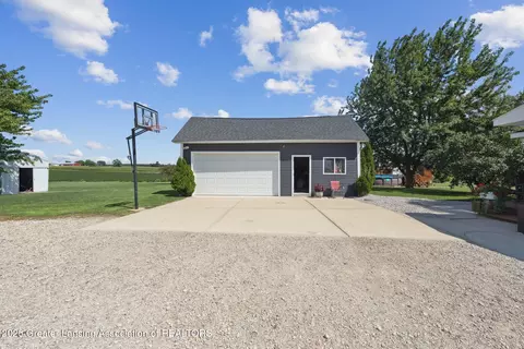 Exterior - 370 W Hayes Rd, Ithaca, MI 48847 photo 6 of 10