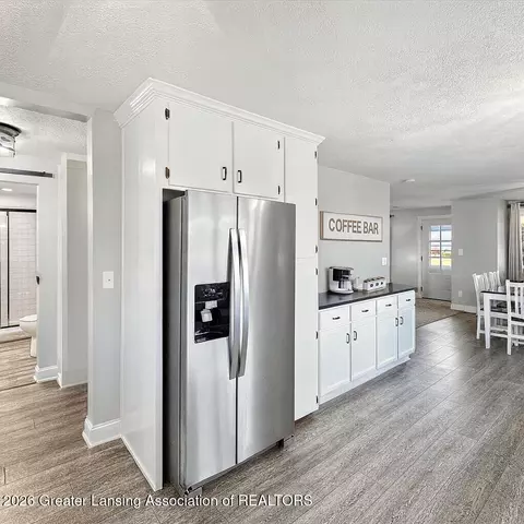 Kitchen - 370 W Hayes Rd, Ithaca, MI 48847 photo 2 of 2
