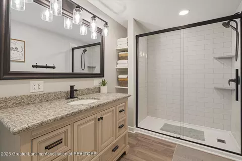 Bath - 370 W Hayes Rd, Ithaca, MI 48847 photo 1 of 2