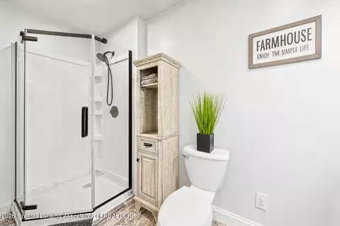 Bath - 370 W Hayes Rd, Ithaca, MI 48847 photo 2 of 2
