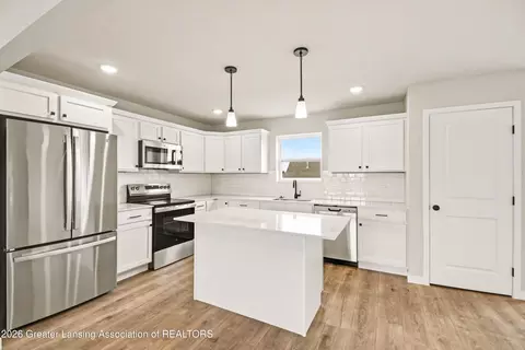 Kitchen - 707 W Windward Way, Perry, MI 48872 photo 2 of 3
