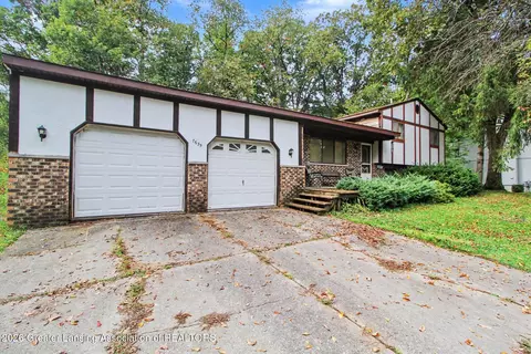 7635 Edmund St, Whitmore Lake, MI 48189