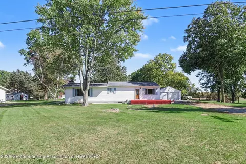 8997 Woodbury Rd, Laingsburg, MI 48848