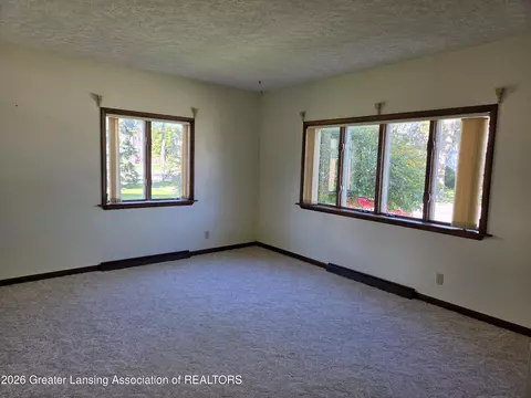 Living - 11041 W Kent St, Fowler, MI 48835 photo 5 of 7