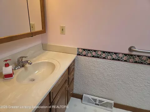 Bath - 11041 W Kent St, Fowler, MI 48835 photo 1 of 3