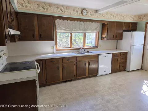 Kitchen - 11041 W Kent St, Fowler, MI 48835 photo 2 of 4