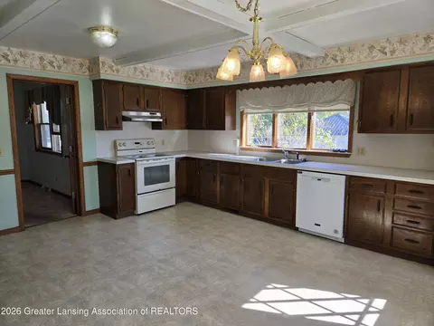 Kitchen - 11041 W Kent St, Fowler, MI 48835 photo 3 of 4