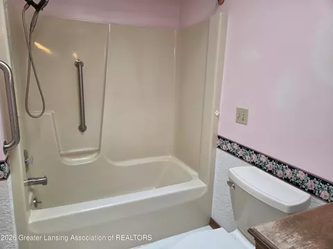 Bath - 11041 W Kent St, Fowler, MI 48835 photo 2 of 3