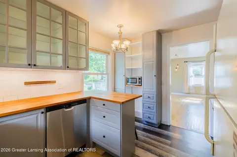 Kitchen - 219 Kipling Blvd, Lansing, MI 48912 photo 2 of 3