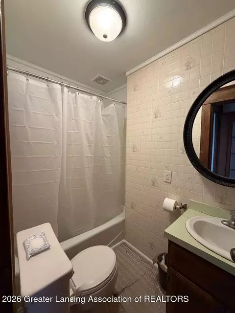 Bath - 208 Smith Ave, Lansing, MI 48910 photo 2 of 2