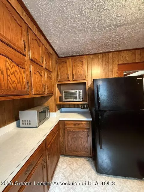 Kitchen - 208 Smith Ave, Lansing, MI 48910 photo 2 of 3